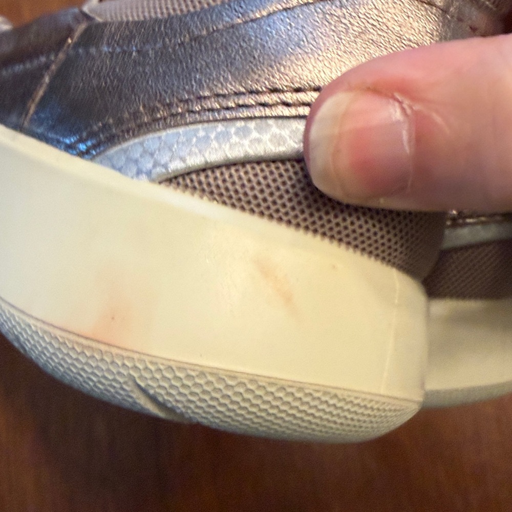 Ecco NWOT women sz 40 Shiny gold Sneakers - Picture 6 of 9